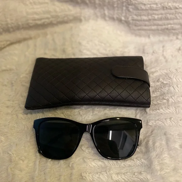 Bottega Veneta Black Sunglasses with Case, Unisex, Like New - Picture 2 of 5